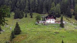 The shelter serves as the perfect base for exploring the outstanding Wanderung Zum Meissner Haus Und Auf Die Viggarspitze Auf Den Berg De