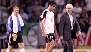 Er hat den kader umgebaut und eine neue spielphilosophie entwickelt. Nach Der Em Schande 2004 Wie Jurgen Klinsmann Zum Dfb Kam Seite 1