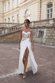 We did not find results for: Diamond Bridal Gallery Introduces Romantic And Feminine Wedding Dress Designer Valeri Gross