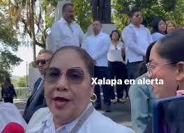 📚#UltimaHora 📚 Secretaría de “educación “ de Veracruz Claudia menciona NO  es obligatorio pagar las cuotas de inscripción. Pide a maestros no  condicionar laeducación .Exhorta a padres a denunciar si son obligados