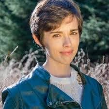 Callie Bates's Instagram, Twitter & Facebook