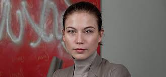 Im ersten bezirk in einer seitenstraße vom graben gibt es ein lokal, das heißt trzesniewski. Nora Von Waldstatten Im Privaten Woman Interview Mein Vorbild Ist