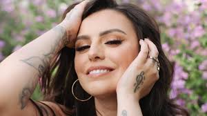 Cher Lloyd Nggak Ingin Diam di Tempat Lewat 'Head Down'