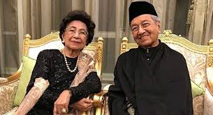 Check spelling or type a new query. Kisah Permulaan Cinta Tun Dr Mahathir Dan Tun Dr Siti Hasmah