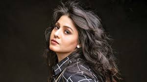 .with the high heels on! Sunidhi Chauhan When I Sing I Give It My All