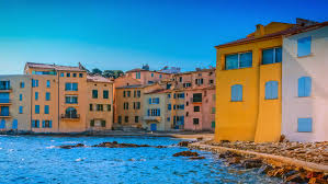 Er wonen ongeveer 6000 mensen en wordt bezocht door 5 miljoen mensen per jaar. Saint Tropez Urlaub In Sudfrankeich