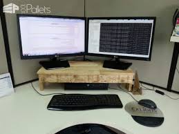 Pallet Monitor Stand Makes Desks More Ergonomic 1001 Pallets Monitor Stand Monitor Stand Diy Pallet