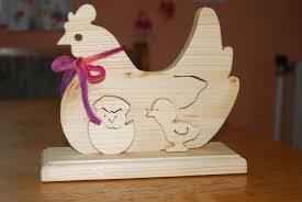 Osterdeko Hendl Mit Kuken Bastelanleitung Zum Selber Basteln Ostern Basteln Holz Basteln Anleitung Bastelanleitungen