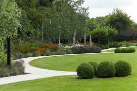 Perfecting a garden design, no matter what size outdoor space you have, requires a lot of thought and care. Raine Garden Design Birds Hill Project Klassisch Modern Garten Sussex Von Forest Eyes Photography Houzz