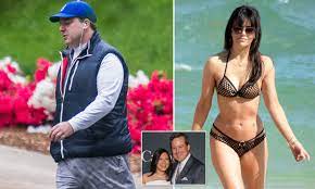 Ed henry is happily married to shirley henry, a senior producer at cnn. Married Fox News Host Ed Henry Taking Time Off Work After Mistress Tell All Daily Mail Online