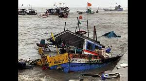 3 warships, Coast Guard sail to save ...