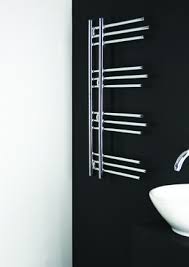 La Collection De Radiateurs Seche Serviettes Rubin De La Marque Cicsa Illustre Un Design Epure Avec Une Ba Seche Serviette Radiateur Radiateur Seche Serviette