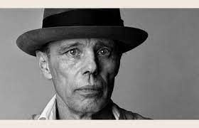 Wie aktuell ist beuys' kunst? Joseph Beuys Biografie Lebenslauf Des Deutschen Kunstlers Aiw
