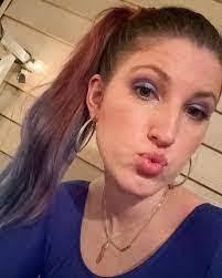 Sandra Kralik's Instagram, Twitter & Facebook