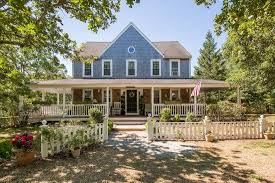 Zillow Has 31 Homes For Sale View Listing Photos Review Sales History And Use Our Detailed Real Estate Filters To Find Th Vineyard Haven Zillow House Styles