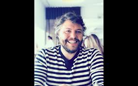 César filipe tapadinhas mourão (lisboa, 1 de agosto de 1978) é um actor português, conhecido pelas suas colaborações com herman josé no programa hora h, e pelos personagens cómicos que interpretou no programa fátima. Cesar Mourao Declara Se A Namorada Tv 7 Dias