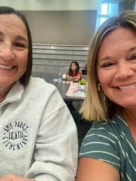 Amy Warnick's Instagram, Twitter & Facebook