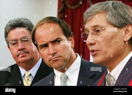 Rep. Zach Wamp, R-Tenn., center, looks