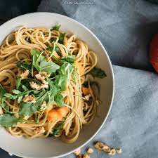 vollkorn pasta mit kurbis und rucola rezept rezepte lebensmittel essen rucola