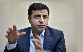 Hdp, resmi twitter hesabından selahattin demirtaş hakkında verilen tahliye kararına ilişkin 2 yıl 10 aydır cezaevinde olduğu i̇çin yargıtay kararlarına göre son 1 yıllık denetimli serbestlik süresi içinde. Aihm Den Son Dakika Selahattin Demirtas Karari Serbest Birakin Internet Haber
