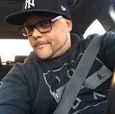 No live music at Nicole's Bar tonite so I decided to ask my friend DJ Keasy  to come by and do a random pop up EDM night! He starts at 9pm and