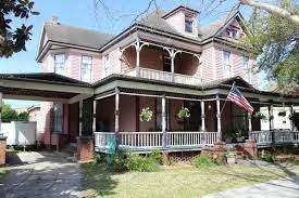 1127 Union St Brunswick Ga 31520 Victorian Homes Old Houses For Sale Union