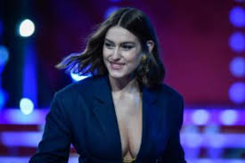 Artista particolarmente amata dal grande pubblico, per più generazioni. Chi E Il Marito Di Orietta Berti Osvaldo Paterlini A Cui E Dedicata La Canzone Quando Ti Sei Innamorato Il Riformista