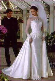 Il sogno di ogni sposa è riuscire ad acquistare e indossare l'abito che probabilmente sogna fin da bambina: Maybe 1980 Not Sure Wedding Dresses Bridal Gowns Vintage Beautiful Wedding Gowns