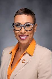 Donnell Walker's Instagram, Twitter & Facebook