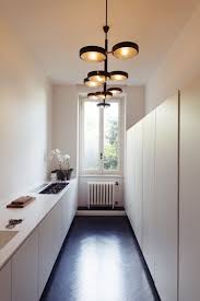 Comment Amenager Une Cuisine En Longueur Types Avantages Et Astuces Comment Amenager Une Cuisine Remodelage Petite Cuisine Cuisine En Longueur
