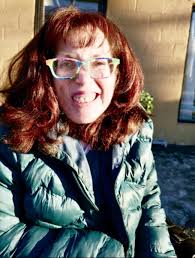 What volunteer jobs are available for my daughter in the Putnam area?