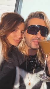 Bill & Sara in Aspen 🍸😎❄️ #billkaulitz #saraalviti #xmasvacay  #yourchristmas #espressomartini