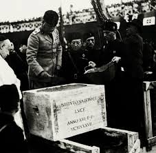 Secondo di una serie di documentari che descrivono la storia d'italia dal risorgimento, e dalla conseguente unità nazionale, fino a circa la metà del xx. Istituto Luce Wikipedia