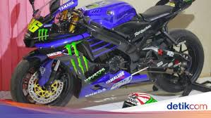 Vixion modif r25 tampil menggila menolak punah yg mau vixion ny tampil gaya info dan vixion modif r25 pemasangan di cilukrak palimanan cirebon for order kontak person. Alusss Modifikasi Vixion Ala Motor Motogp Valentino Rossi