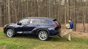 Find a new highlander at a toyota dealership near you, or build & price your own toyota highlander online today. Foot Activated 2020 Toyota Highlander Liftgate Easy To Use Including Video Demo Torque News