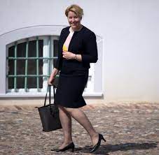 Mai 20:30 cet ksc kie 4. Familienministerin Giffey Will Beim Schulschwimmen Keine Religiosen Ausreden Dulden Welt