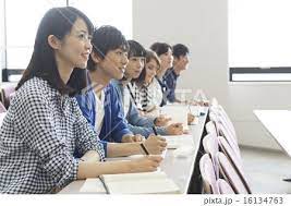 学生 大学生 女性 授業の写真素材 pixta 大学 授業 大学生 学生