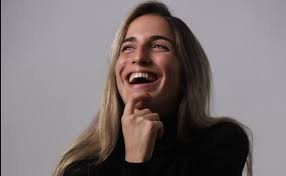 Ángela Solé, ganadora del primer premio en el certamen «Villablino por la  igualdad»