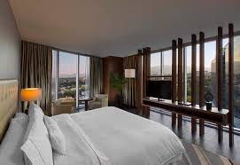 Hotels do not make their own mattresses, so they purchase them from the same companies that make the mattresses you'll find in your local stores. Best Hotel Beds And Where You Can Buy Them Business Travel Life