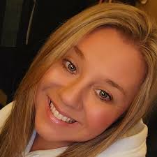 Danielle Binsfeld (@DanielleBinsfe1)