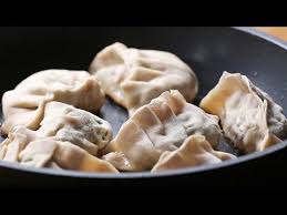 24 32 Dumplings In The Wok 4 Cups Flour 1tsp Salt 1 Cups Warm Water 2 Cups Red Cabbage 2 Cups Green Onions 6 Garlic 4tb Homemade Dumplings Food Recipes