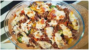 Jetzt ausprobieren mit ♥ chefkoch.de ♥. Hackfleisch Brokkoli Auflauf Mit Schmelzkasesosse Und Noch Mehr Kase Uberbacken Rezepte Brokkoli Auflauf Essen