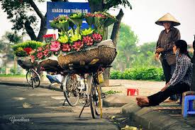 Hà Nội duyên dáng những gánh hoa rong