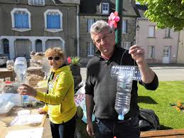 Gare au frelon asiatique ! La Cheze Comment Pieger Les Frelons Asiatiques Le Courrier Independant