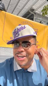 HERE!! Now stop calling me!!! 😢😭😭😭, #StillLakersIn5 😤