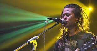 Chord Gitar Tertanam Tony Q Lirik Lagu Pesta Pantai Lagu