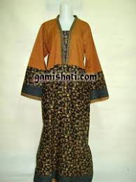 Dari berbagai model gamis tersebut, ada model yang ndak kalah keren dan trendi, yaitu gamis model batik yang memadukan nuansa mewah tetapi tetap syar'i. Gamis Batik Cantik Model Gamis Batik Gamis Batik Pesta Gamis Batik Modern Gamis Batik Muslimah Batik Gamis Gambar Gamis Batik Gamis Batik Anak Foto
