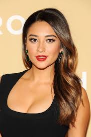 See her updated summer beauty look here. Shay Mitchell S Hair 3 Long Hair Styles Hair Styles Hair Color Trends