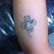 Scarica gratis modele de croix. Tatouage Trefle A 4 Feuilles 50 Photos Et La Signification