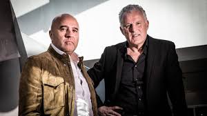 In principe kon de uitzending wel doorgaan, maar rtl besloot na de melding van de politie het pand te ontruimen en alle werknemers naar huis te sturen. John Van Den Heuvel Eert Collega Peter R De Vries Rtl Boulevard